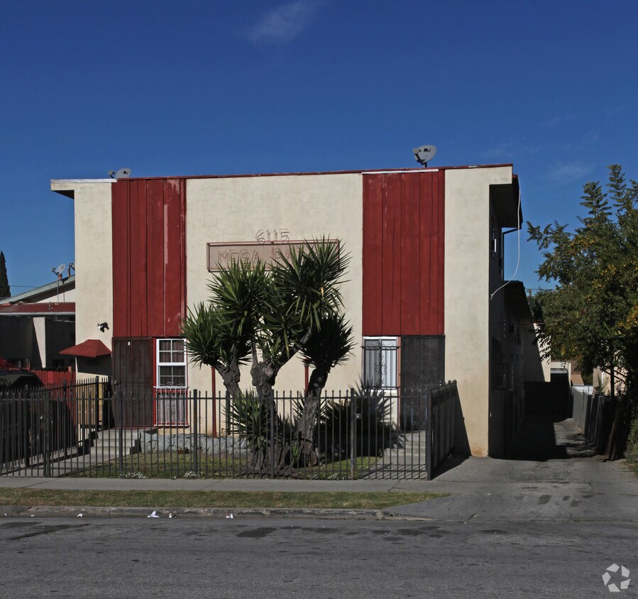 Building Photo - 6115 Mesa Ave