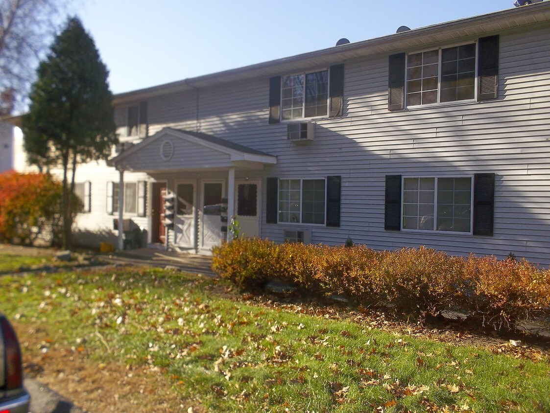 215 Waterville St Unit 8B, Waterbury, CT 06710 Condo for Rent in