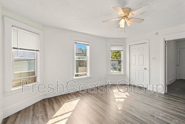 Building Photo - 1714 Castle Ave