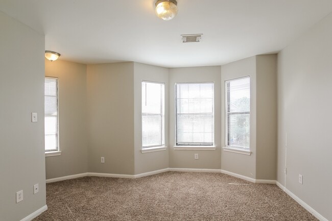 Building Photo - 3007 La Estancia Ln