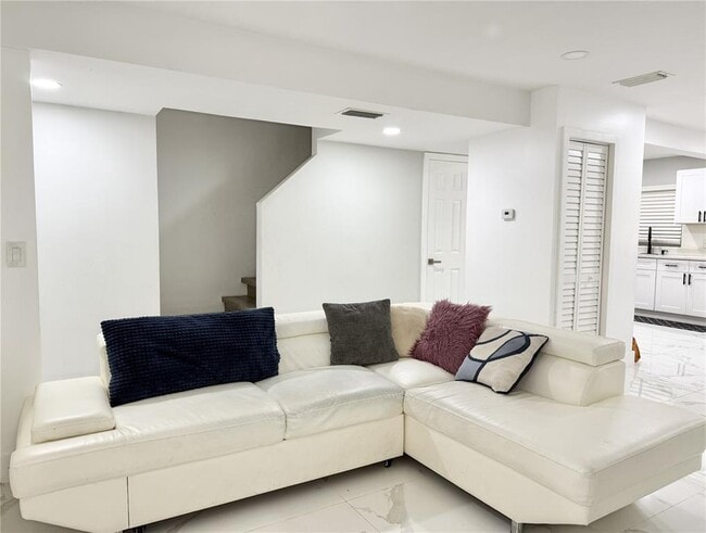 Building Photo - 5118 Tennis Ct Cir