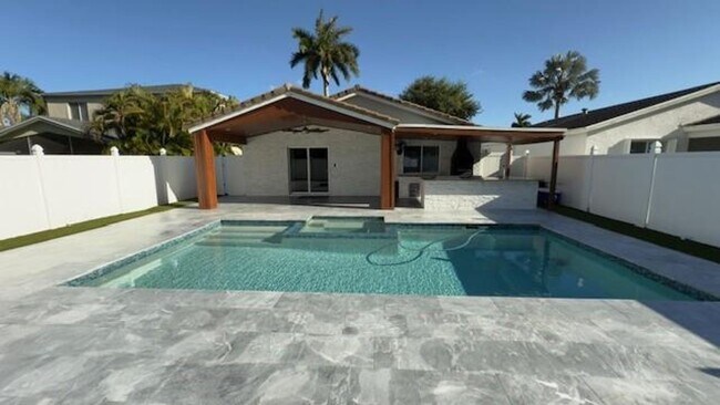 Foto del edificio - 4629 SW 12th St