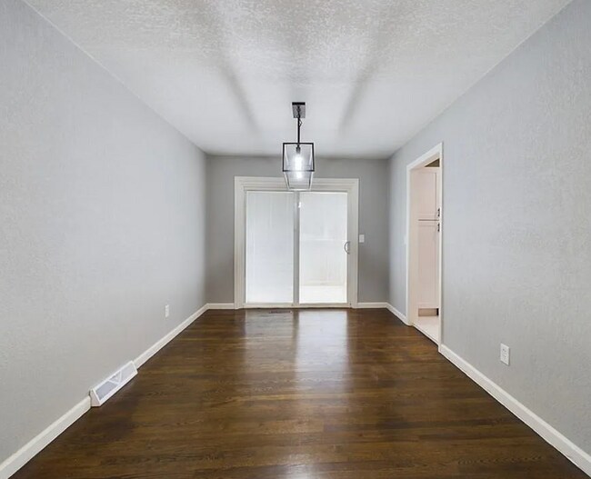 Building Photo - Spacious 4 Bed | 2 Bath Renovated Home!
