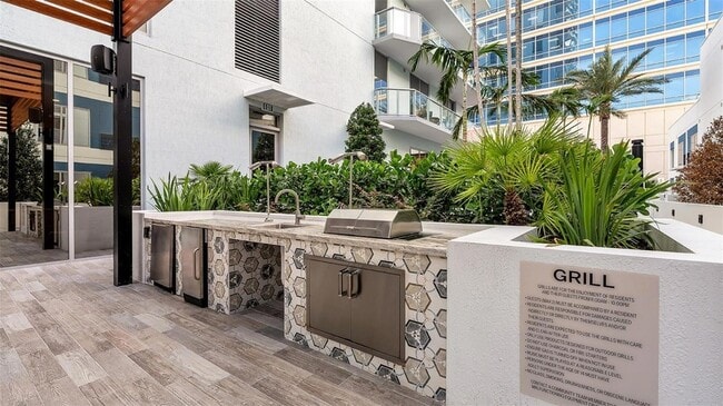 Building Photo - 225 1st Ave N