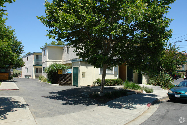 Foto del edificio - Riley Court Apartments