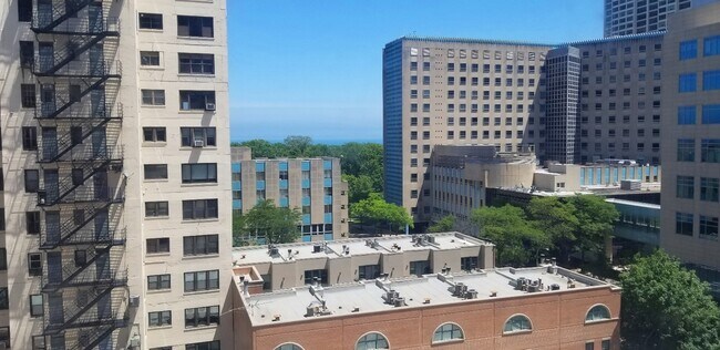 Foto del edificio - 2909 N Sheridan Rd