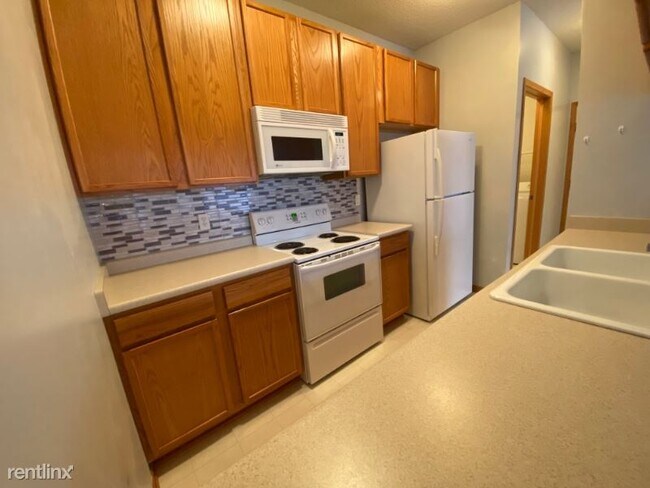 Building Photo - 2 br, 2 bath Condo - 1380 SE Florence Dr 4...