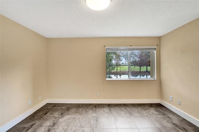 Building Photo - 457 Vista Isles Dr