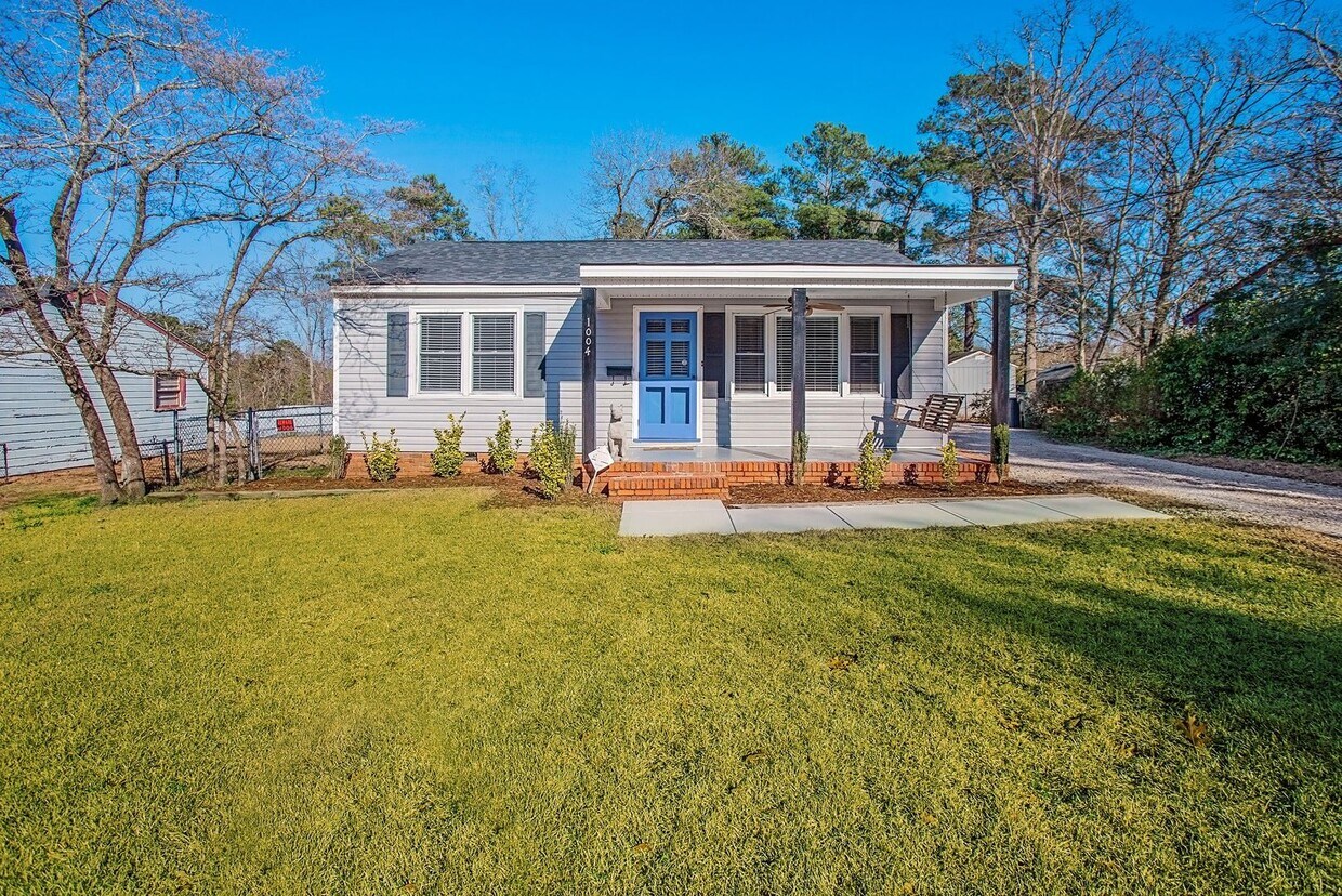 Foto principal - Cozy Updated Home