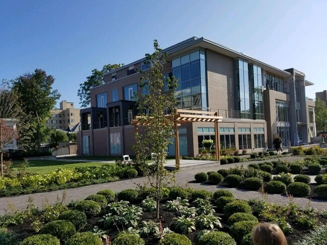 Building Photo - 600 East Ave
