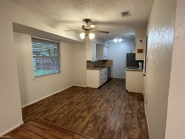 Building Photo - 3 br, 2 bath House - 3402 Meadowlark Ln