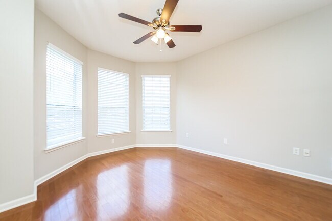 Foto del edificio - 3708 Southbank Cir