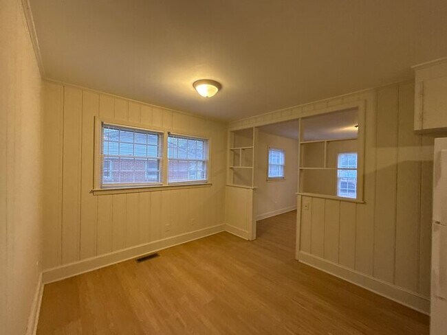 Foto del edificio - T.R. Lawing Realty Property