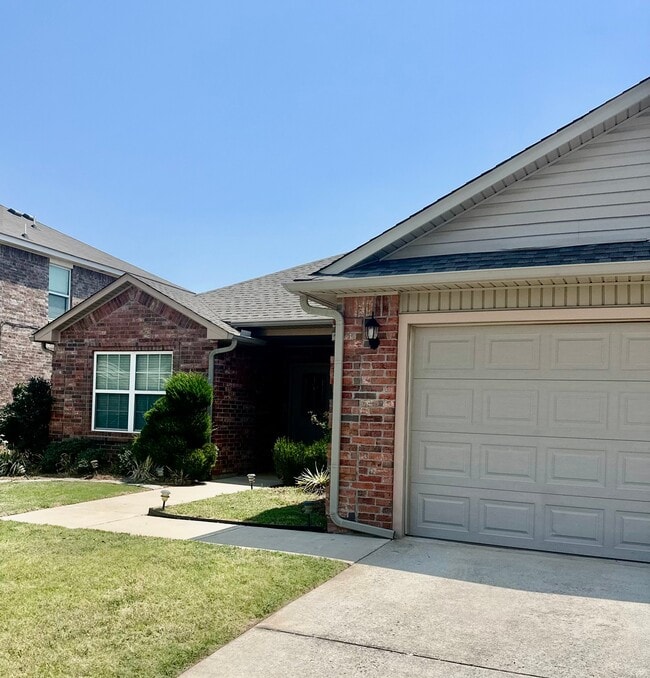 Photo - 2928 Thompson Farm Ln (Yukon, OK) House