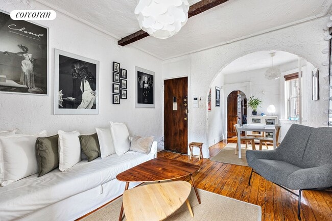 Foto del edificio - 236 E 6th St