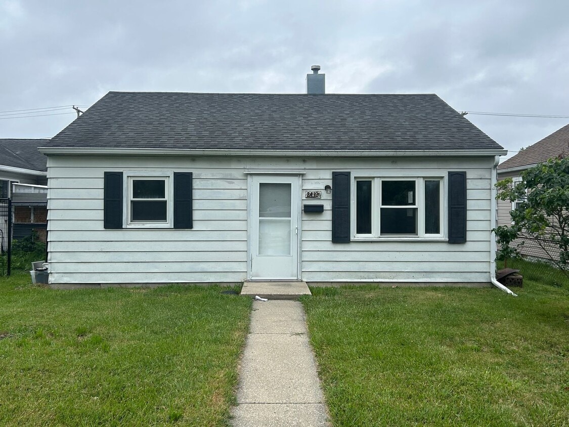 Primary Photo - 2 Bedroom House-Available Now!