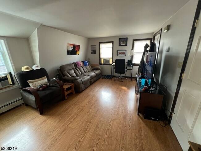 Foto del edificio - 36 Central Ave