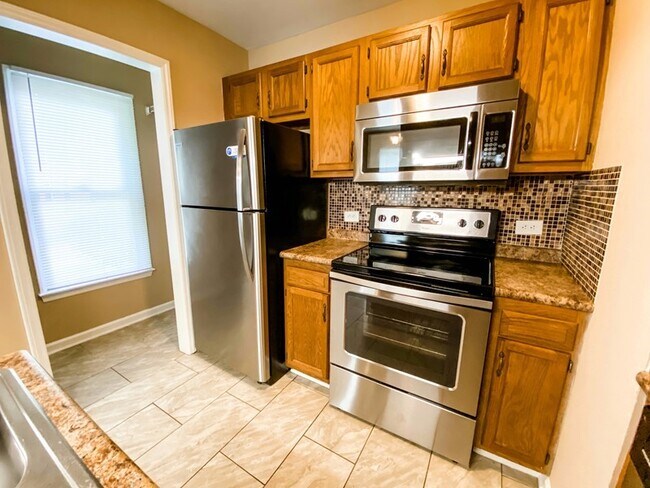 Building Photo - 3134 Driftwood Dr