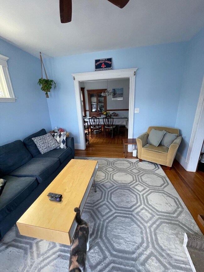 Building Photo - Charming 3 Bedroom-No Broker Fee
