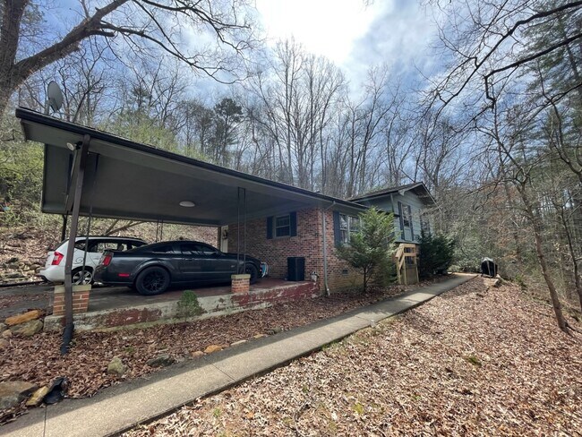 Aparcamiento cubierto y descubierto - 129 Reservoir Ridge Dr