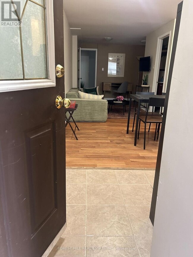 Photo du bâtiment - 127 Summerhill Ave