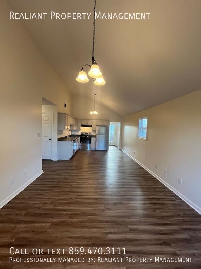 Foto del edificio - 3 Bedroom, 2 Full Baths! Lots of space, La...