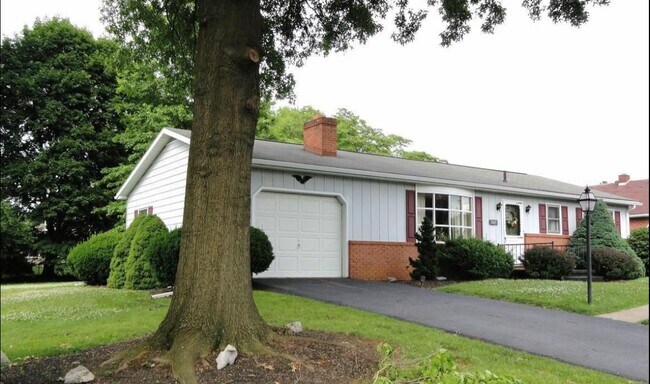 Building Photo - 321 Horst Ave
