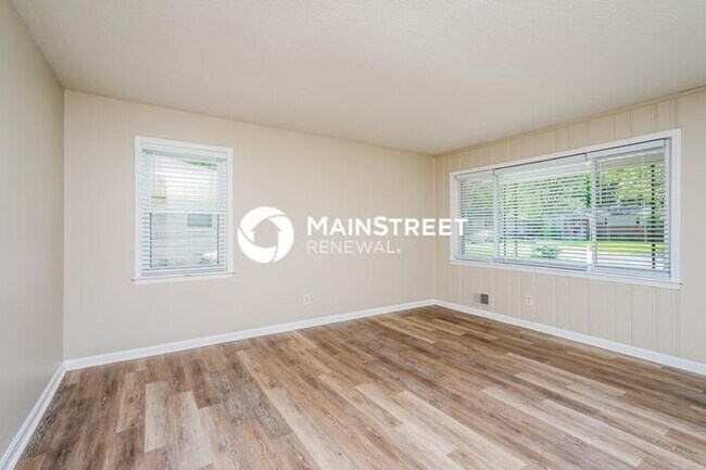 Foto del edificio - 3 Bedroom Pet-Friendly Home in Louisville, KY with Main Street Renewal