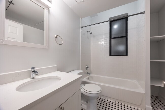 Foto del edificio - 2132 W Concord Pl