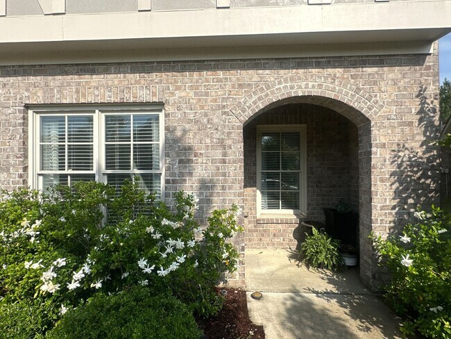 Foto del edificio - 1013 Edgewater Ln