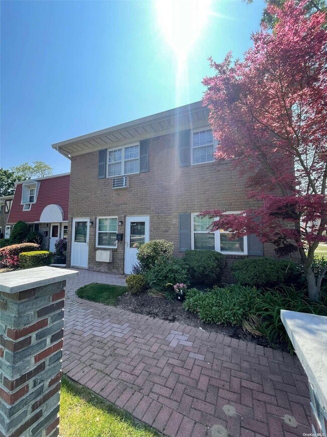 Building Photo - 8 Springwood Dr