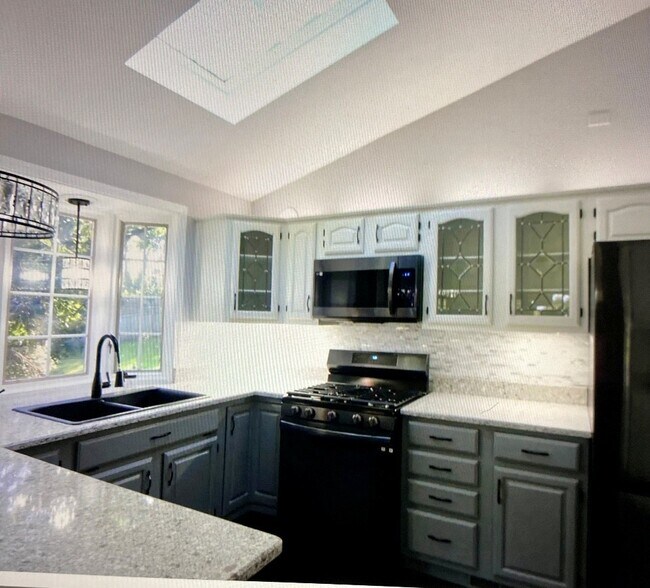 Foto del edificio - 1401 Hillside Ln