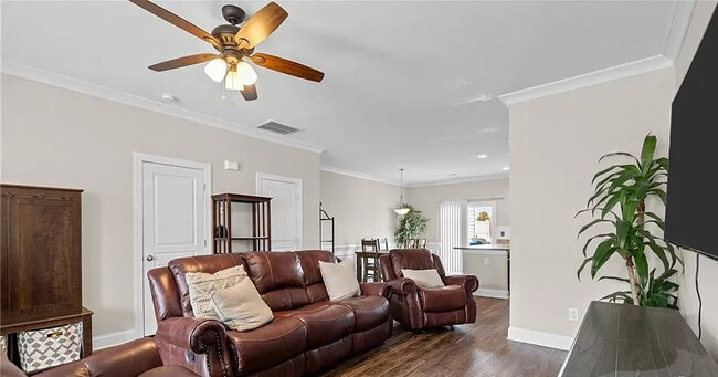 Foto del edificio - 337 Halton Crossing Dr SW