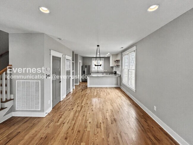 Foto del edificio - 902 Cheatham Pl