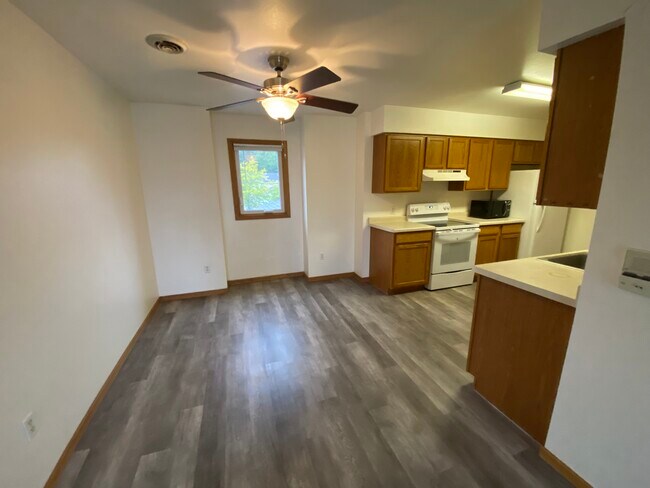 Building Photo - 527 Trail Side Dr