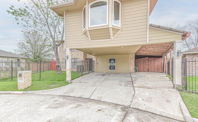 Foto del edificio - 10126 Rosbrook Dr