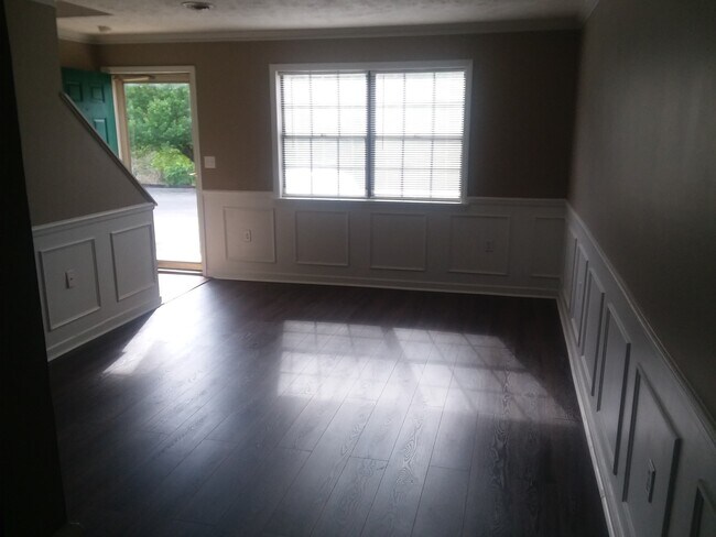 Living Room - 453 Eastley Court