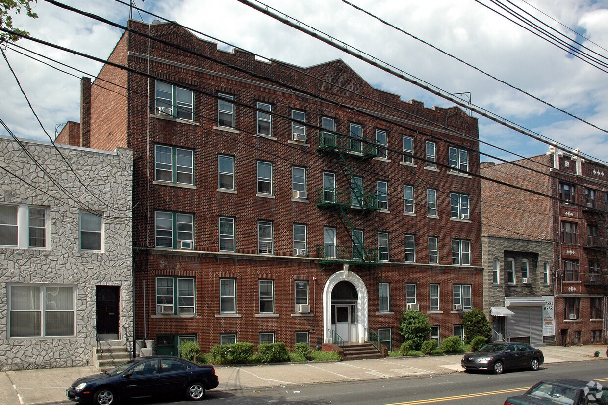 Foto del edificio - 169-171 Manhattan Ave