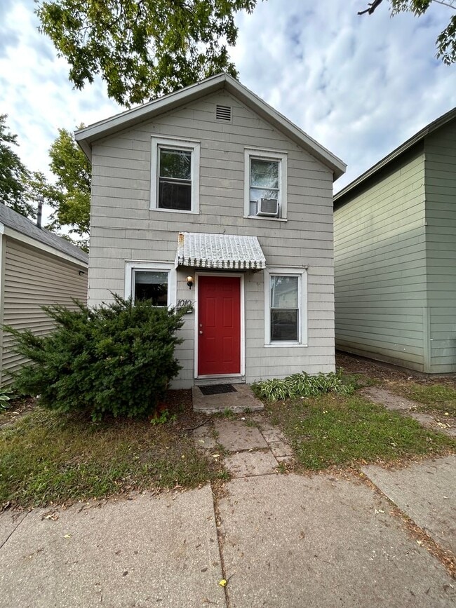 Building Photo - 1010 Badger St