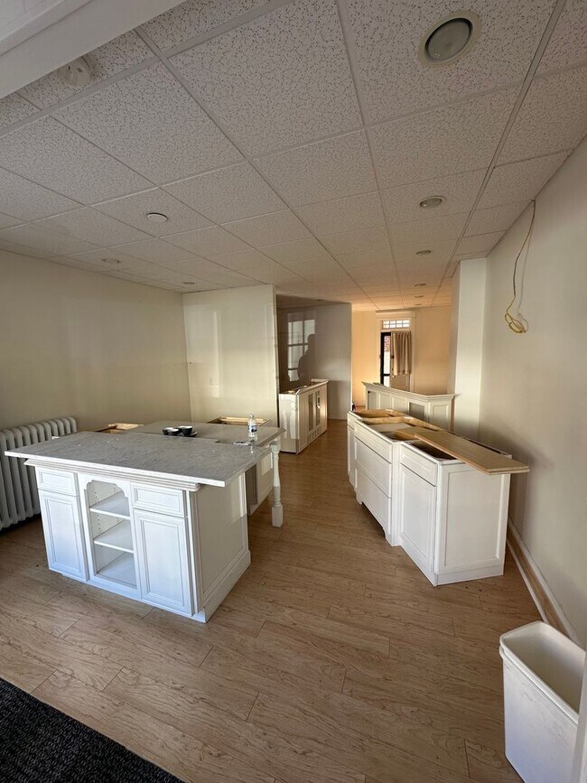 Foto del edificio - Prime Commercial Storefront in the Heart o...