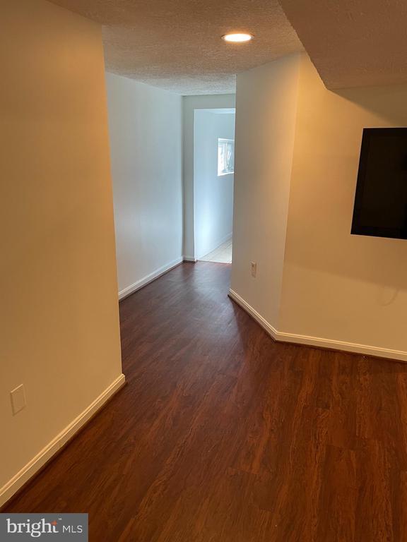 Building Photo - 608 Kenyon St NW