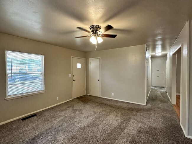 Foto del edificio - 6239 N East Park View St