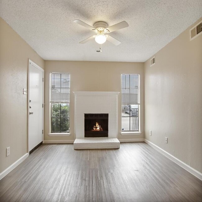 Building Photo - 9520 Royal Lane - 123D