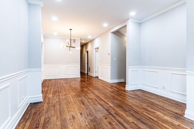 Foto del edificio - 2507 W Diversey Ave