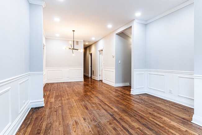 Building Photo - 2507 W Diversey Ave