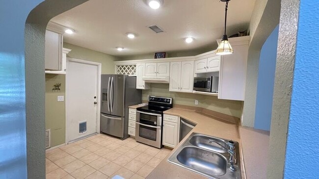 Building Photo - 1255 Silver Palm Dr