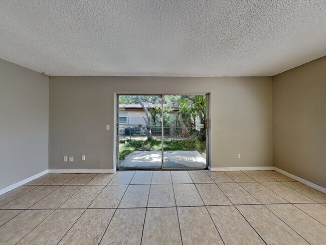 Building Photo - 2755 Ravenall Ave