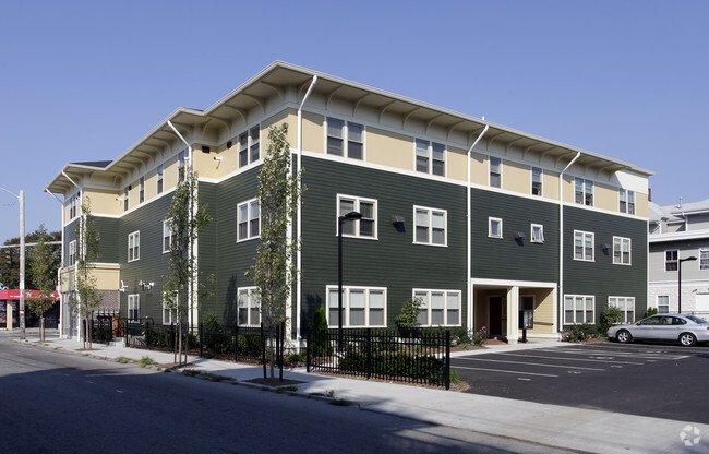 Building Photo - 770 Broad St