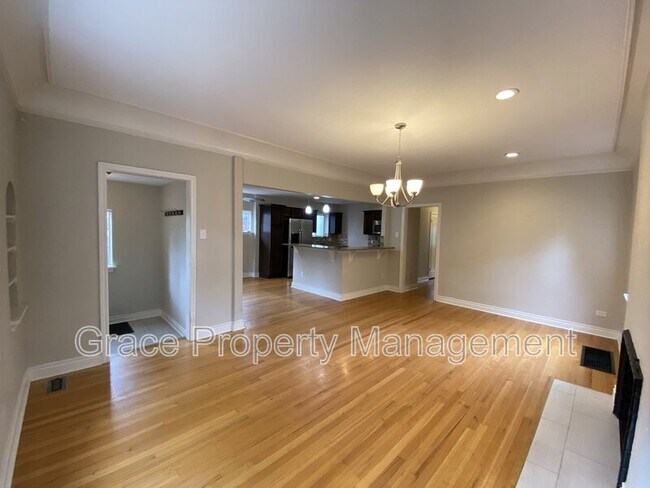 Foto del edificio - 1410 N Glencoe St