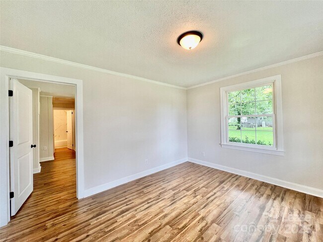Foto del edificio - 5200 Statesville Rd